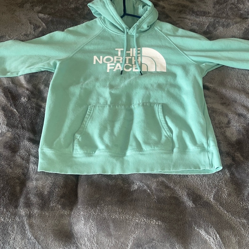 Used women’s Northface Hoodie size Large